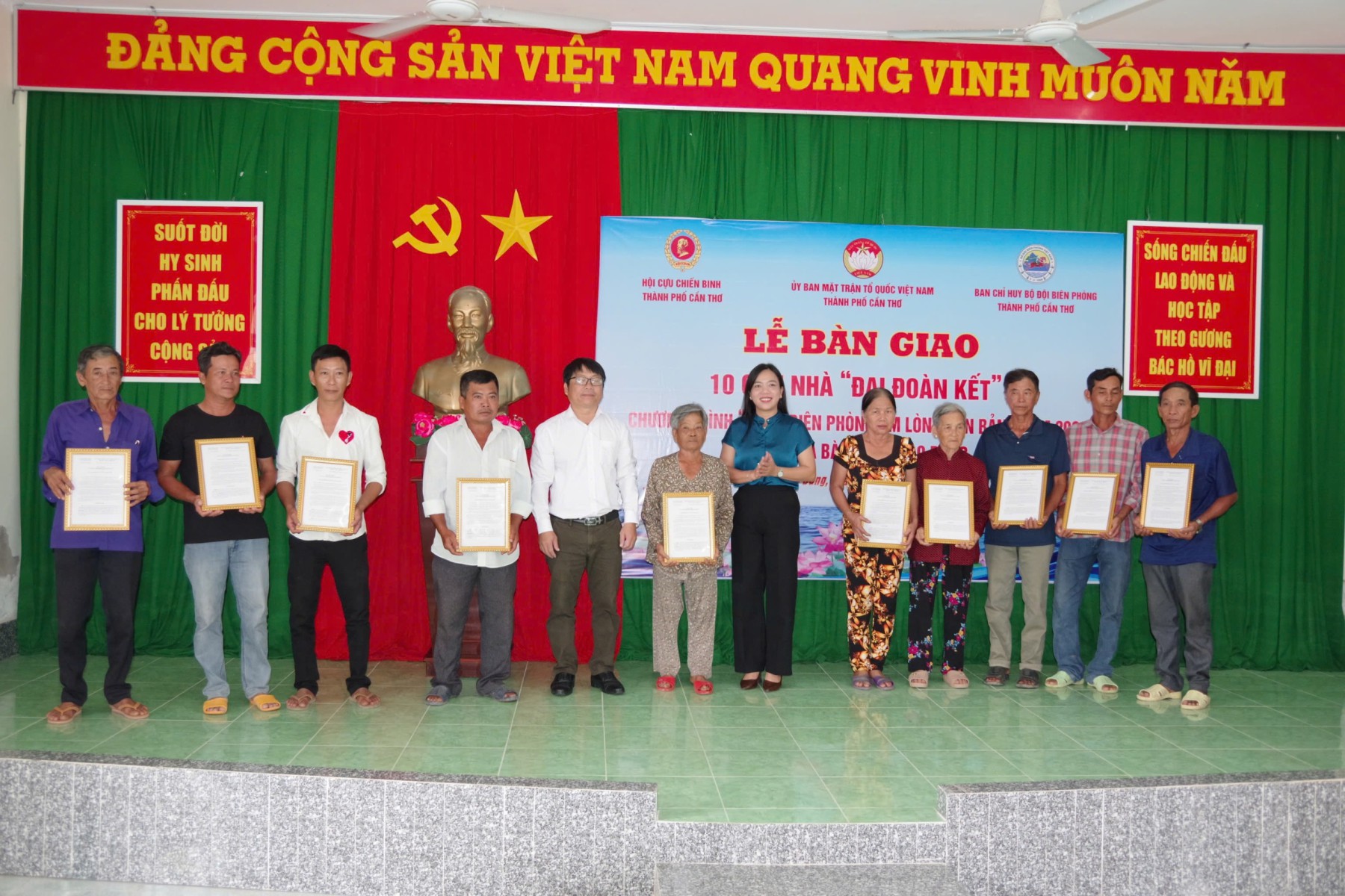 //www.mattrancantho.vn/files/images/1%20Diem%20ban%20giao%20nha%20CLD%202.jpg
