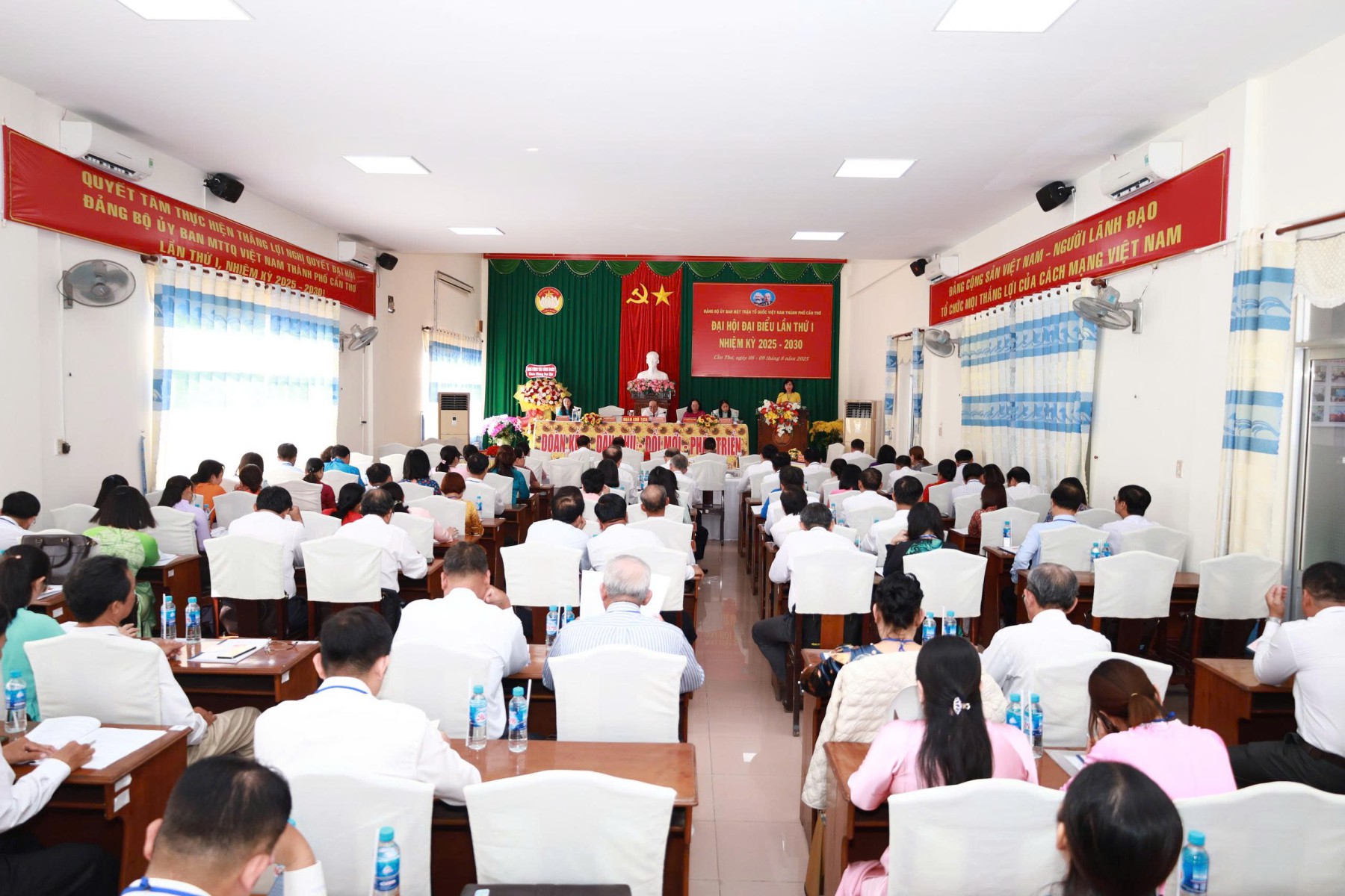 //www.mattrancantho.vn/files/images/2025/C%E1%BA%A5p%20TP/2025_8_8_DHDANG1.jpg