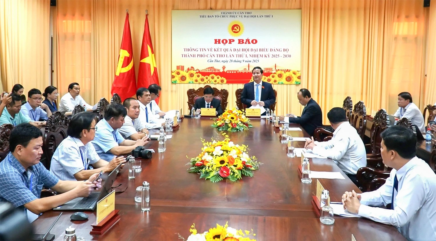 //www.mattrancantho.vn/files/images/2025/DH%20DANG/hopbao.jpg